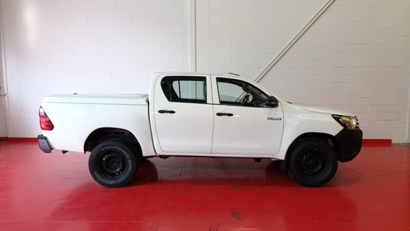 TOYOTA Hilux 2.4 D4D Cabina Doble GX 4p.