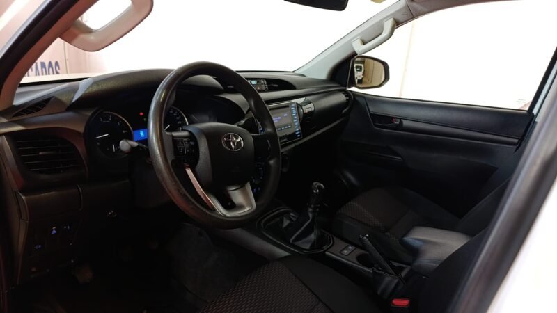 TOYOTA Hilux 2.4 D4D Cabina Doble GX 4p.