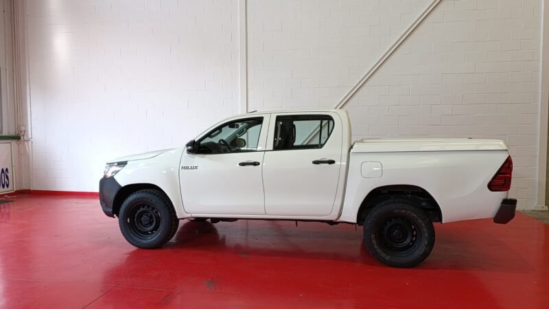 TOYOTA Hilux 2.4 D4D Cabina Doble GX 4p.