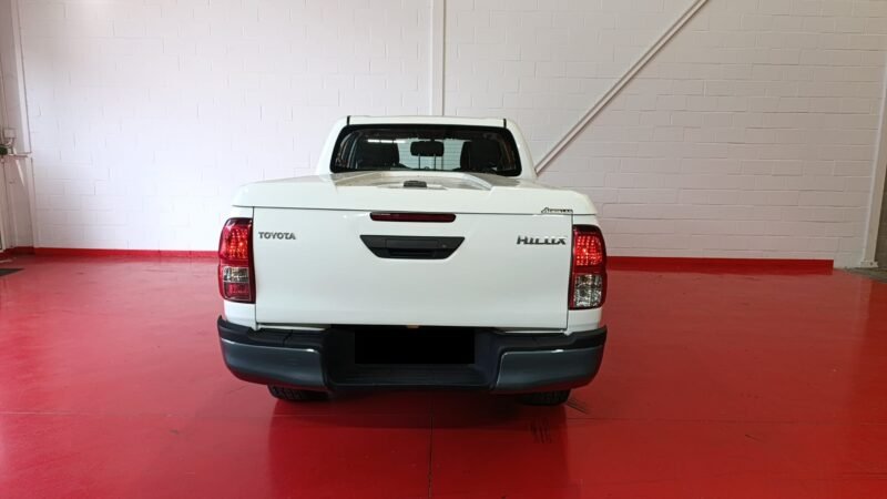 TOYOTA Hilux 2.4 D4D Cabina Doble GX 4p.