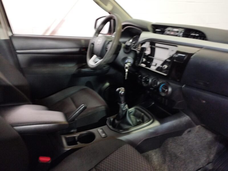 TOYOTA HILUX 2.4D4D CABINA DOBLE GX