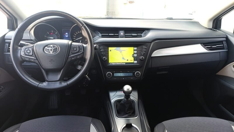 TOYOTA AVENSIS 2.0 D4D ADVANCE 5P