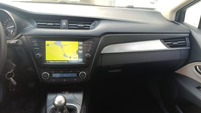 TOYOTA AVENSIS 2.0 D4D ADVANCE 5P