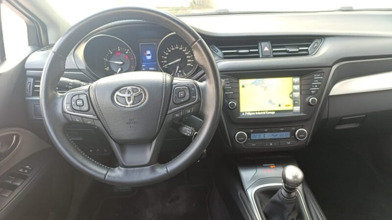 TOYOTA AVENSIS 2.0 D4D ADVANCE 5P