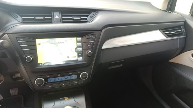 TOYOTA AVENSIS 2.0 D4D ADVANCE 5P