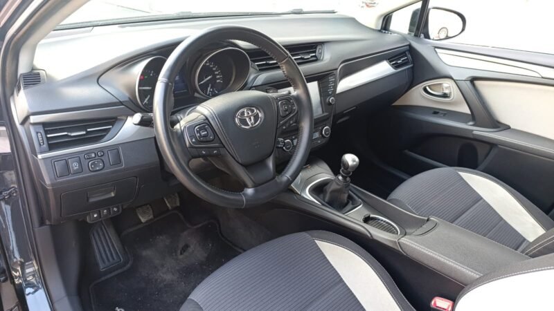 TOYOTA AVENSIS 2.0 D4D ADVANCE 5P