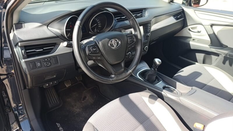 TOYOTA AVENSIS 2.0 D4D ADVANCE 5P