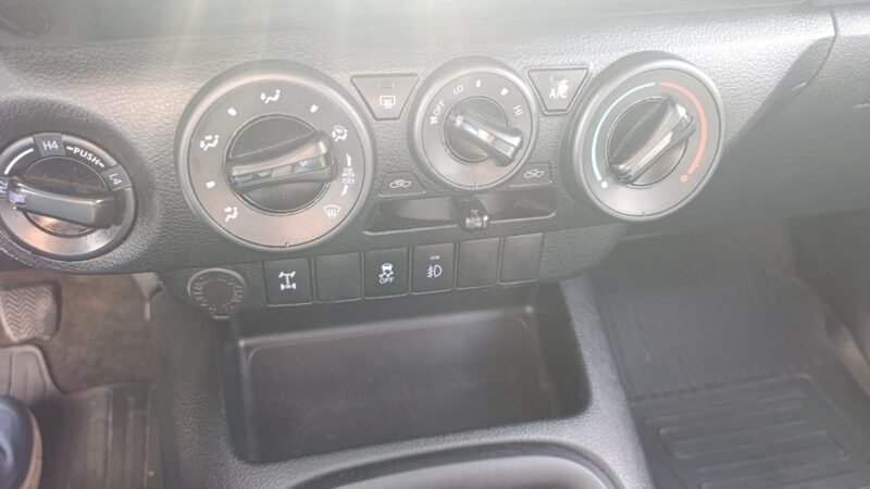 TOYOTA HILUX 2.4 D4D CABINA EXTRA GX